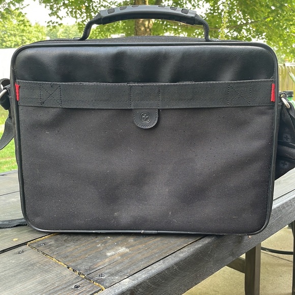 Wenger Laptop Carry Case - Picture 6 of 11